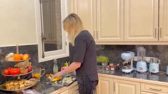 Сережа готовит мясо в вине. Сергей Григорьев Апполонов. AppolonovGang. Greywiese