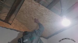 Как одному без помощи подшить ОСБ (OSB) плиту на потолок