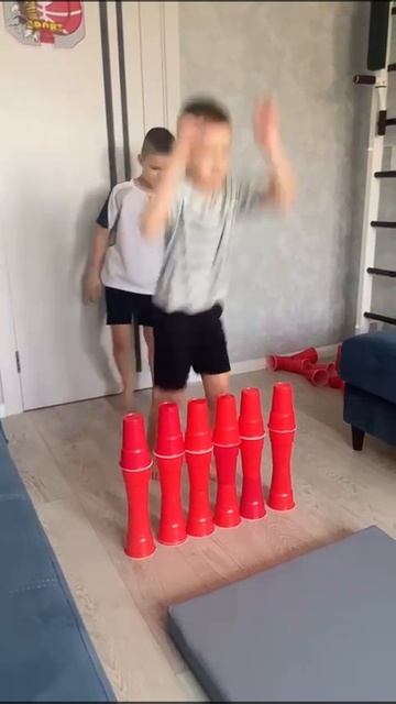 Стаканчики #DWA_NIK#игра#двойняшкирулят#дети#хочулайк#втоп#тренд#хочумогу