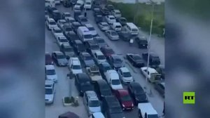 جنوب لبنان.. حركة سير خانقة للسيارات النازحة في منطقة العباسية