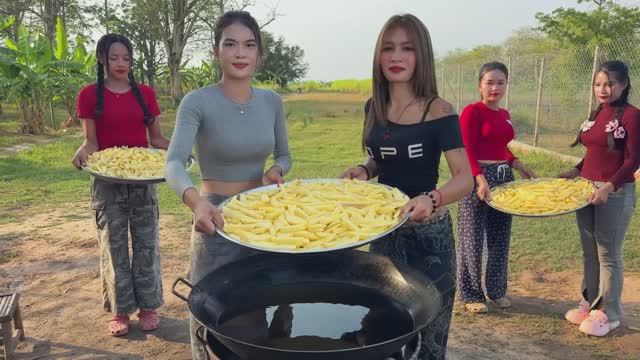 Потрясающий рецепт жареного картофеля во фритюре.