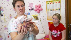 ГРИФЕРША УКРАЛА 200 000 РУБЛЕЙ У МАМЫ В РЕАЛЬНОЙ ЖИЗНИ И ЗАДОНАТИЛА В МАЙНКРАФТ!