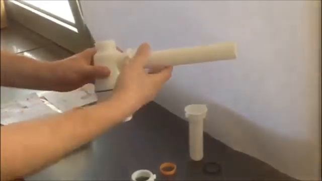 Сборка бутылочного сифона для раковины