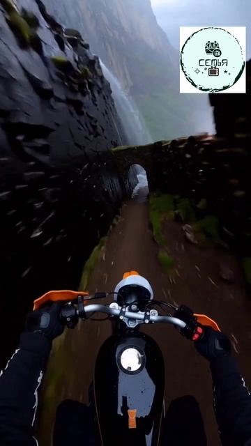 СПУСК НА ВЕЛОСИПЕДЕ В ПРОПАСТЬ ПОД ВОДАПАД