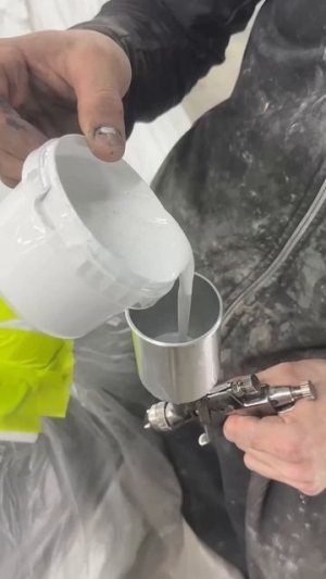 Локально на капоте Largus! #кузовнойремонт #детейлинг #покраска