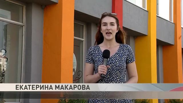 Граффити (стрит арт) на фасаде библиотеки