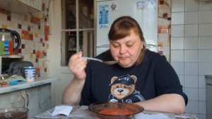 ем вкусный борщ салат винегрет