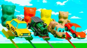 Семья пальчиков. Колеса на автобусе. Превращайте машинки в гигантские конфеты. Детские песенки