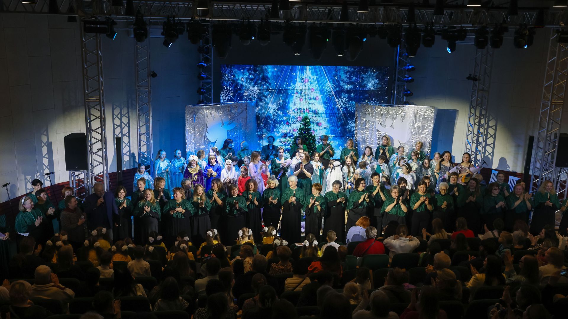 «Рождественская сказка», Ансамбль имени Локтева. "The Christmas Tale", the Loktev Ensemble. смотреть онлайн