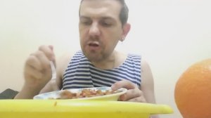 Обжор мукбанг солянка с колбасой