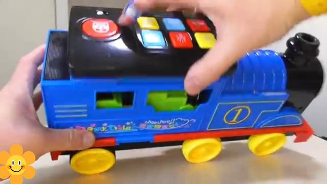 Различные игрушки паровозиков Томас. Изучаем с детьми вставляем батарейки. дети видеодлядетей
