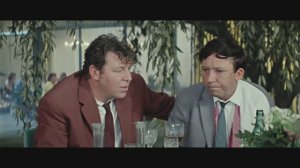 Ты зачем усы сбрил? Фрагменты из фильма "Бриллиантовая рука". 1968 г.