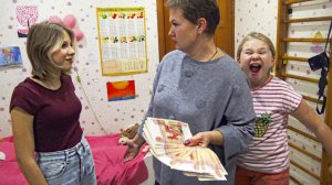 ГРИФЕРШИ ОБМАНУЛИ МАМУ НА 210 000 РУБЛЕЙ В РЕАЛЬНОЙ ЖИЗНИ И ЗАДОНАТИЛИ В МАЙНКРАФТ!