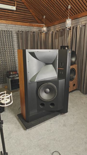 Закончил снимать JBL Everest 55000 и Miracle Audio