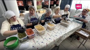 Изготовление продовольствия для военнослужащих. Волонтерская группа "Мать солдата"