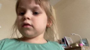 Ева спит на полу