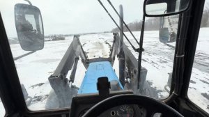 Работам потихоньку 🙂 погрузка сена на  прицеп ночью