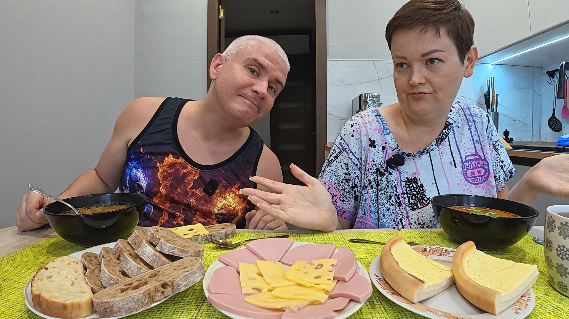 Мукбанг Вован РАЗНЫЛСЯ из за супа, ПЕЛЬМЕНИ ему подавай! Всем пофиг на ваши ПРОБЛЕМЫ! Семейный обед