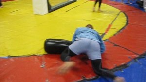 2017 год. Отработка броска через грудь в тройках с чучелом.