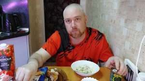 Мукбанг Россия. Бутерброды с форелью, салат оливье и курочка из аэрогриля. Ням нам))