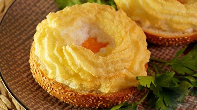 ЯЙЦО В "ГНЕЗДЕ"