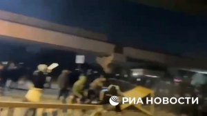 Багдад: протестующие с флагами Ирана (в Ираке большинство населения - шииты) попытались штурмовать п