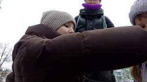 Пробуем вкусняшки с Саней и Сашей. Саня сумасшедшая.