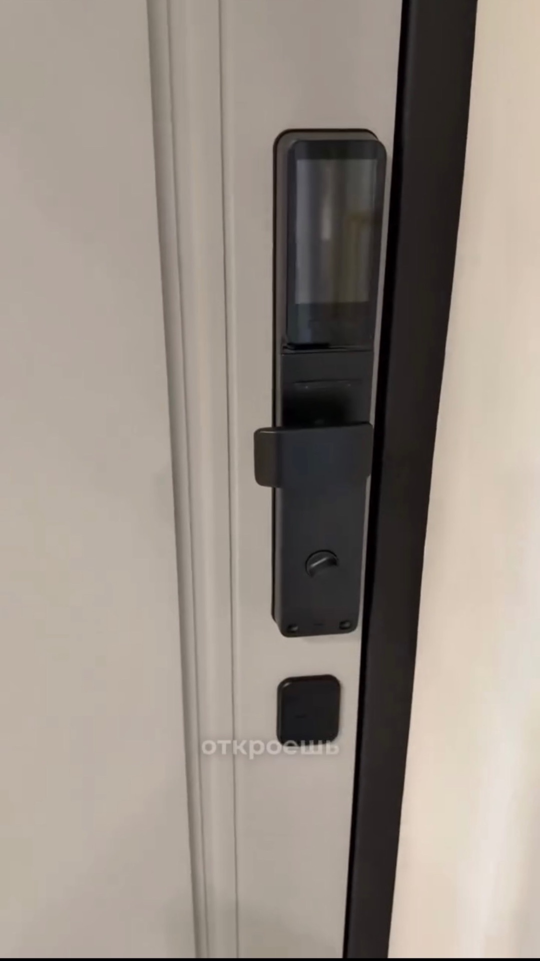 Обзор на замок V8