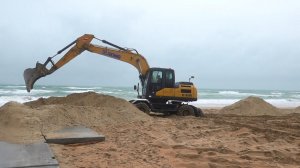 Восстановление прибрежной полосы: на пляж в Витязево завезли 45 тысяч кубов чистого песка