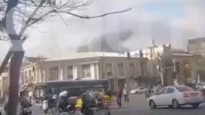 США нанесли удар по зданию дипломатической полиции Ирана. Это утверждают местные СМИ.