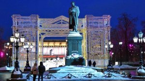 А  МЫ  И  НЕ  ЖИЛИ  КАК БУДТО...