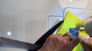 18. Розочка из джинсовой ленты для декора сумки или косметички