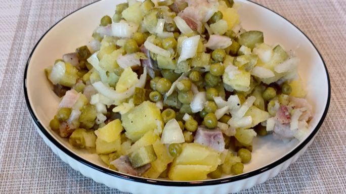 Салат Походный из Сельди . Вкусно и Просто .