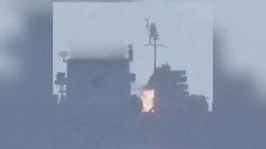 صاروخ إيراني يستهدف سفينة تابعة للبحرية الأمريكية