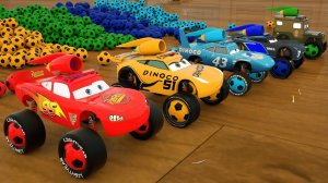 Автомобили МакКуин, МакТрак и Уличные Транспортные средства - Сбор шин в бассейне с футбольным мячом