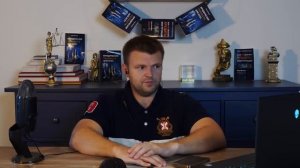 Звонарь играет со мной в кто хочет стать миллионером.