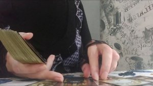 Выкинул ли мужчина вас из головы или хочет помириться? Расклад Таро