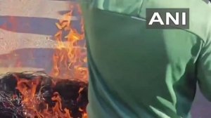 В Индии сожгли чучело США