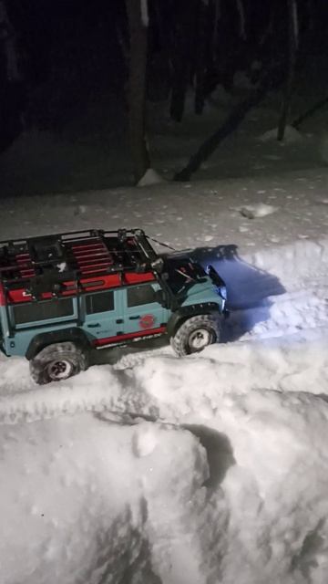 Монстры от MJX ползут по заснеженной трассе) #rc #rccar #crawler #scale #rclife #mjx