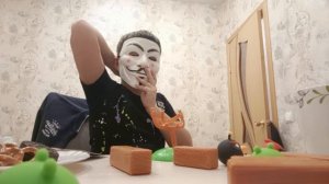 распоковка подарков от подруги. angry birds. маска анонимуса и другие подарки