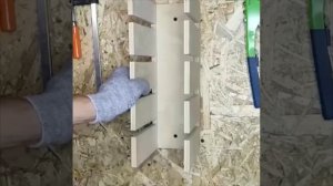 Самодельный органайзер из обычных контейнеров для гаражного хранения мелких деталей.