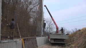 На улице Адмирала Макарова реконструируют подпорную стену