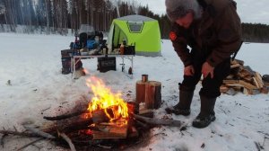 Палатка с печькой прямо на льду.Дикая рыбалка на севере. Сбежал в тайгу