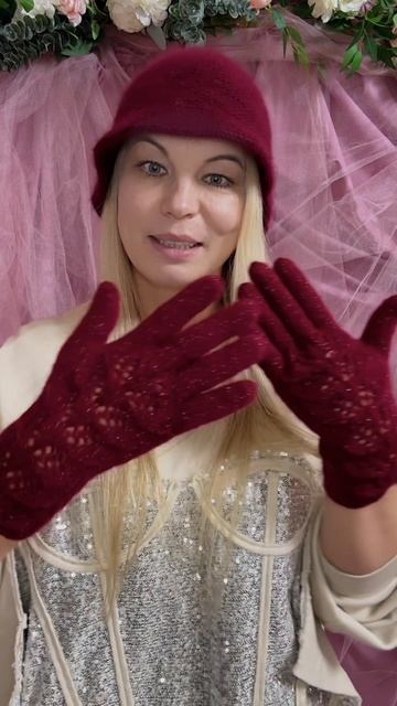 Перчатки и панама