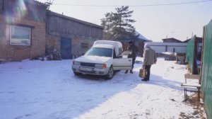 Эхх прокачу ! Мама с папой поехали кататься на ласточке Сын замёрз и радуется "тёплой" весне