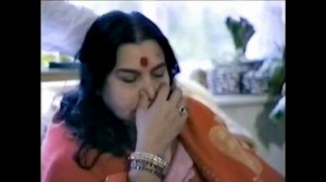 Правая сторона, Пранаяма» Гаятри-мантра: «мы имеем в виду семь основных слоев космоса»