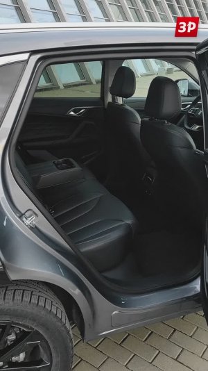 Новый Москвич М70 – просторно ли сзади? #зарулем #москвич #shorts