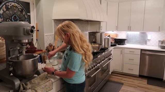 Jemerrill Stewart ГИГАНТСКИЙ марафон по приготовлению домашних завтраков