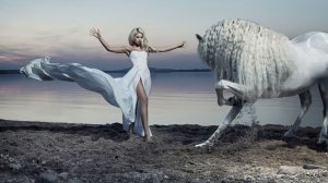 Конь танцует -  разве же не прелесть  *