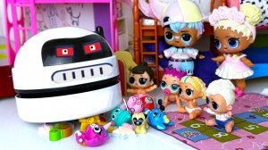 ЗЛОЙ РОБОТ ПЫЛЕСОС! ОТДАЙ ИГРУШКИ😱🤪😁 Куклы ЛОЛ сюрприз детский садик мультик ДАРИНЕЛКА